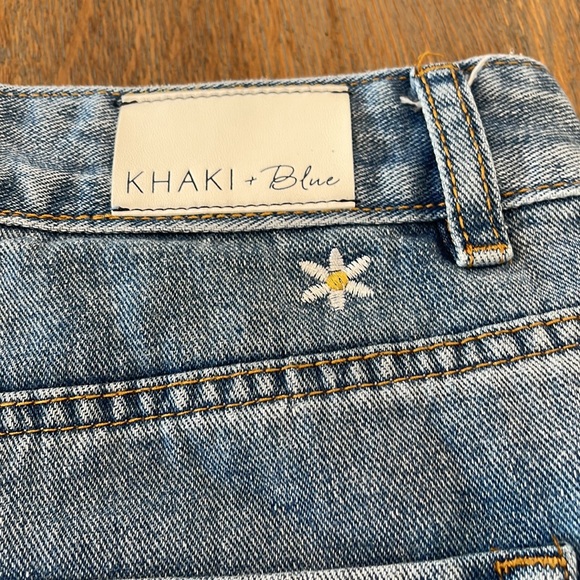 🌟3/$15🌟NWOT. KHAKI and Blue, denim Shorts. Size 11 - Picture 5 of 8